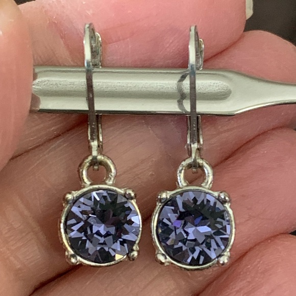 Elegant silver tone tanzanite colored simulant lever back earrings - Picture 11 of 11